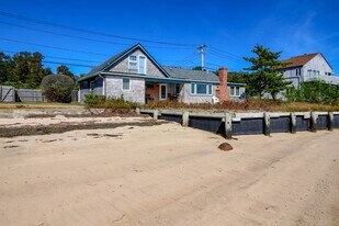 314 E Montauk Hwy in Hampton Bays, NY - Building Photo