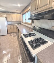 8 Belmont St, Unit 2 in Newton, MA - Building Photo - Building Photo
