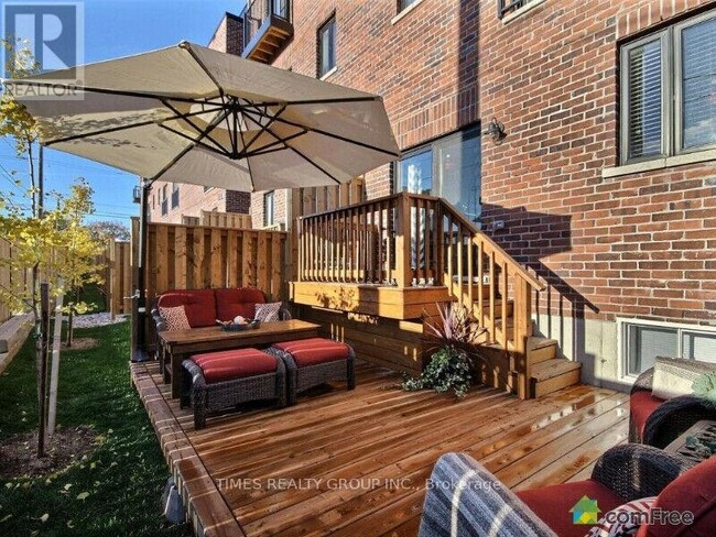 70-70 Plains Rd W in Burlington, ON - Building Photo - Building Photo