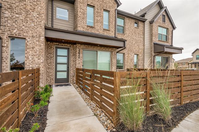 property at 2624 La Cumbre Wy