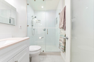 5943 Carlton Way in Los Angeles, CA - Building Photo - Building Photo