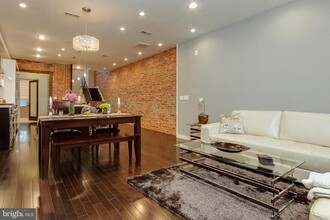 328 S 15th St-Unit -3 in Philadelphia, PA - Building Photo - Building Photo