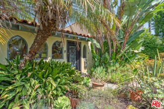 809 S Muirfield Rd in Los Angeles, CA - Building Photo - Building Photo