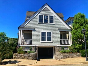 4 Stonington Cmns in Stonington, CT - Building Photo - Building Photo