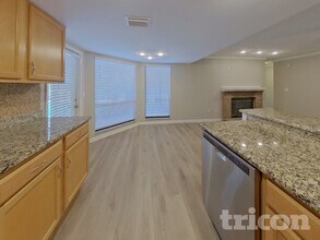 15803 Hampton Village Dr in Tampa, FL - Foto de edificio - Building Photo