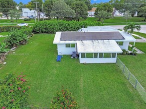 18600 Lenaire Dr in Cutler Bay, FL - Building Photo - Building Photo