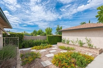 1360 Tropical Ave in Pasadena, CA - Building Photo - Building Photo