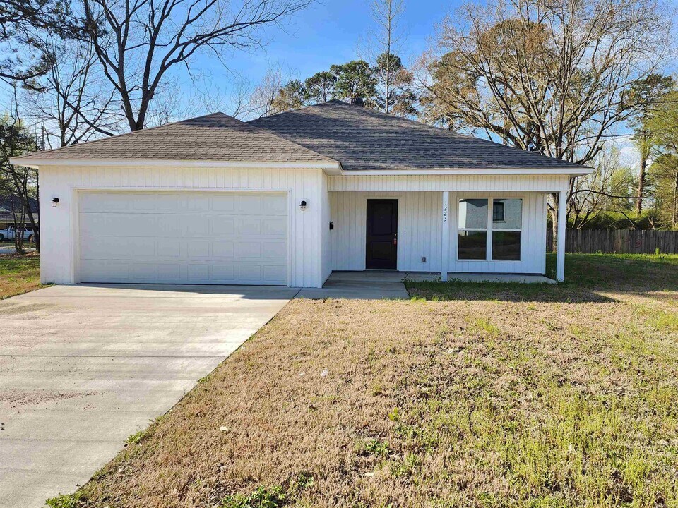 1223 Cherry Ln in Benton, AR - Building Photo