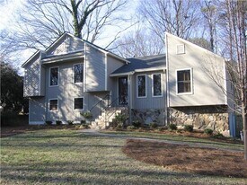 516 Faith St in Marietta, GA - Building Photo