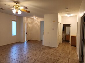 4458 Yellow Harbor St in Las Vegas, NV - Foto de edificio - Building Photo