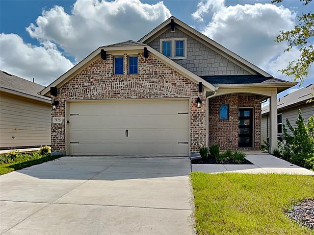 925 King St in Aubrey, TX - Building Photo