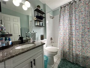 241 Robin Hood Cir in Naples, FL - Foto de edificio - Building Photo