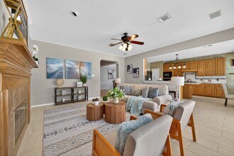 6415 Adobe Trails Dr in Sugar Land, TX - Foto de edificio - Building Photo