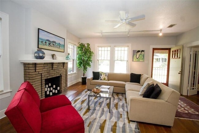 property at 1006 1/2 W 22nd St