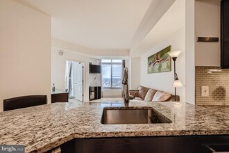 675 S President St in Baltimore, MD - Building Photo - Building Photo