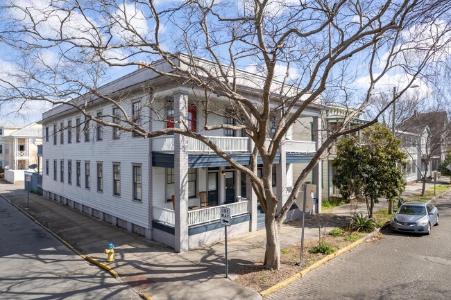 310-316 E Waldburg St in Savannah, GA - Building Photo - Building Photo