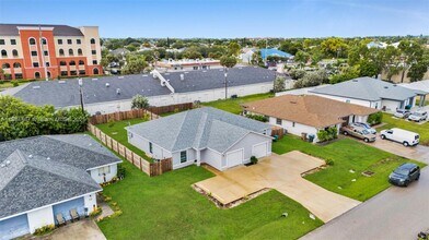 326 SE 16th Pl in Cape Coral, FL - Building Photo - Building Photo