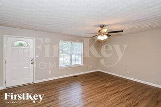 176 Shadow Wood Dr in Douglasville, GA - Foto de edificio - Building Photo