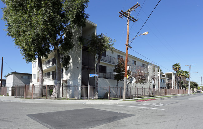 Budlong Apartments