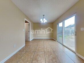 10098 Chariden Dr in Cordova, TN - Foto de edificio - Building Photo