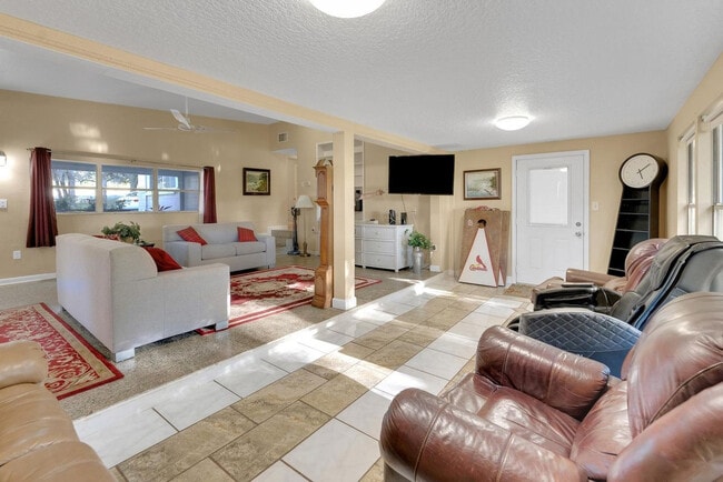 7901 Lois Mae Ct