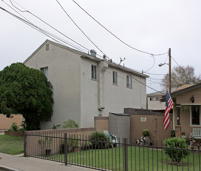 6520 Orchard Ave in Bell, CA - Foto de edificio - Building Photo