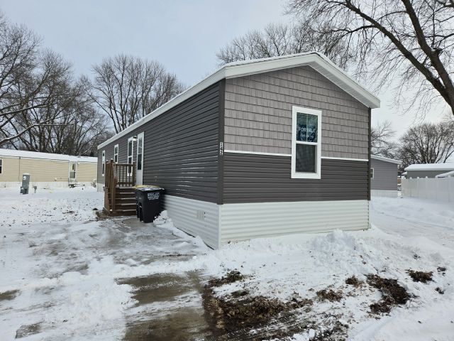 142 Lynn Ln in Mankato, MN - Building Photo