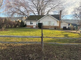 435 Byron Rd in Prosser, WA - Building Photo