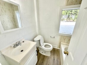 1278 NW 44th St in Miami, FL - Building Photo - Building Photo