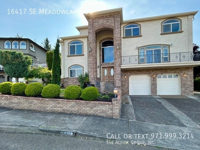 16417 SE Meadowland Ct