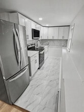 51 Wyandanch Blvd in Smithtown, NY - Foto de edificio - Building Photo