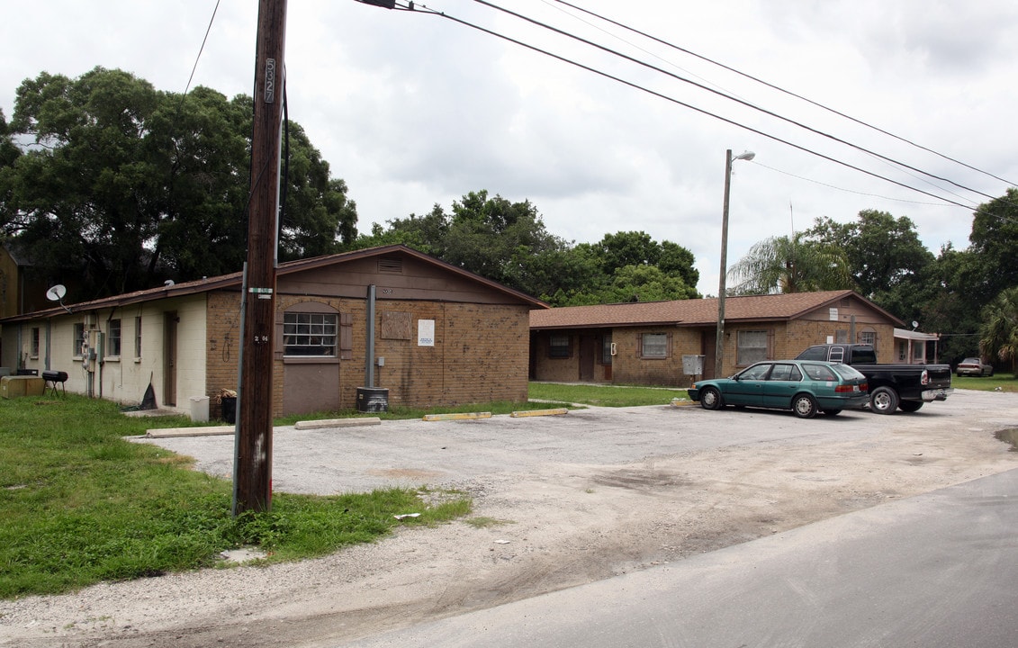 2004 E 142nd Ave in Tampa, FL - Building Photo