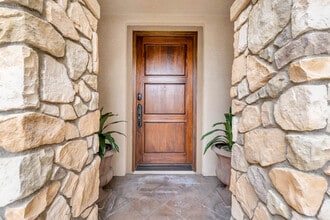 12215 Delante Ct in Granada Hills, CA - Foto de edificio - Building Photo