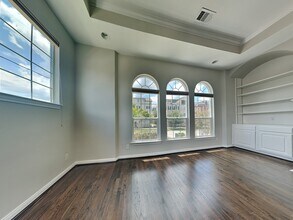 2215 Commonwealth St in Houston, TX - Building Photo - Building Photo