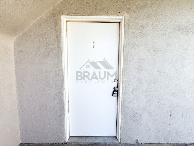 6336 Tujunga Ave in Los Angeles, CA - Foto de edificio - Building Photo