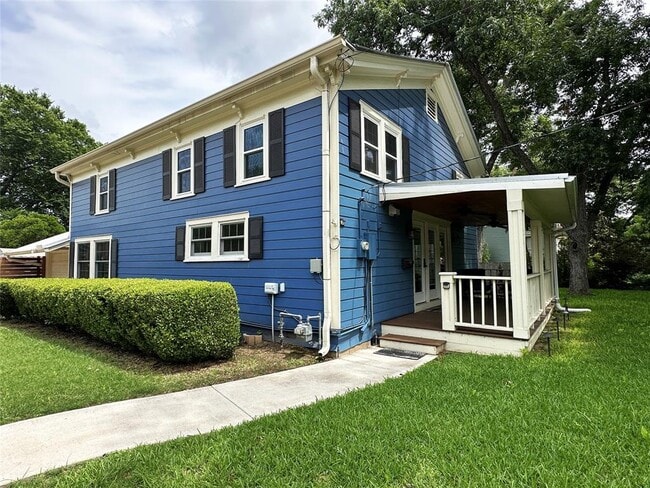 1209 Pecan St in Bastrop, TX - Building Photo - Building Photo