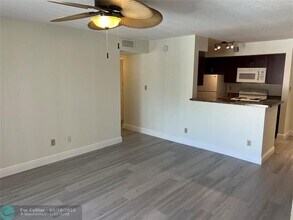 875 Riverside Dr in Coral Springs, FL - Building Photo - Building Photo