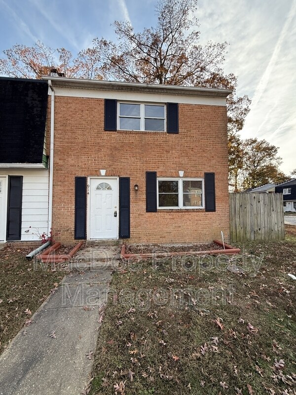 914 Anvil Rd in Fredericksburg, VA - Foto de edificio - Building Photo