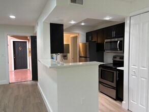 15610 SW 105th Ln, Unit 609 in Miami, FL - Foto de edificio - Building Photo
