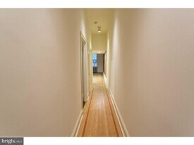 510 Spruce St in Philadelphia, PA - Building Photo