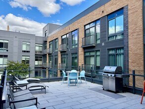 525 Water St SW in Washington, DC - Foto de edificio - Building Photo