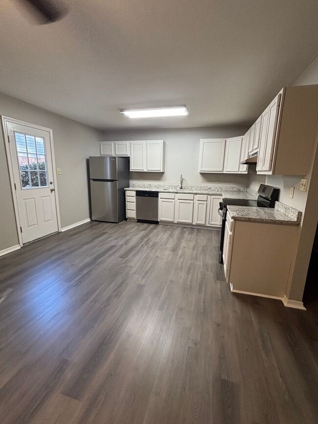 3322 N Detroit Ave in Russellville, AR - Building Photo - Building Photo