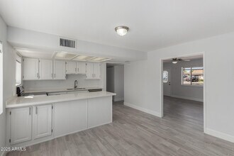 1037 N 74th St in Scottsdale, AZ - Building Photo - Building Photo