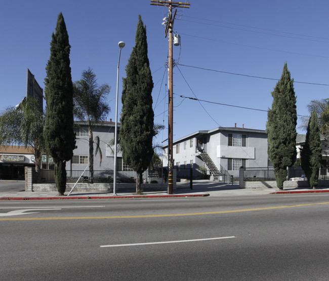 315-323 N Virgil Ave in Los Angeles, CA - Building Photo - Building Photo