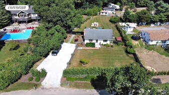 82 Three Mile Harbor Hog Creek Rd in East Hampton, NY - Foto de edificio - Building Photo