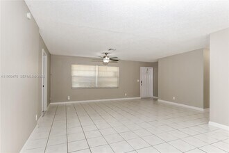 2152 NE 1st Ct in Boynton Beach, FL - Foto de edificio - Building Photo