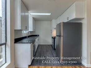 1558 Brockton Ave in Los Angeles, CA - Building Photo - Building Photo