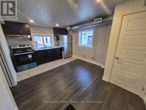 11-411 West St in Brantford, ON - Building Photo - Building Photo