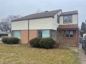 2188 Michigan in Lincoln Park, MI - Building Photo