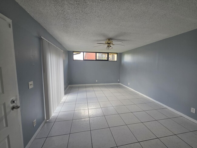 3776 Victoria Dr in West Palm Beach, FL - Building Photo - Building Photo
